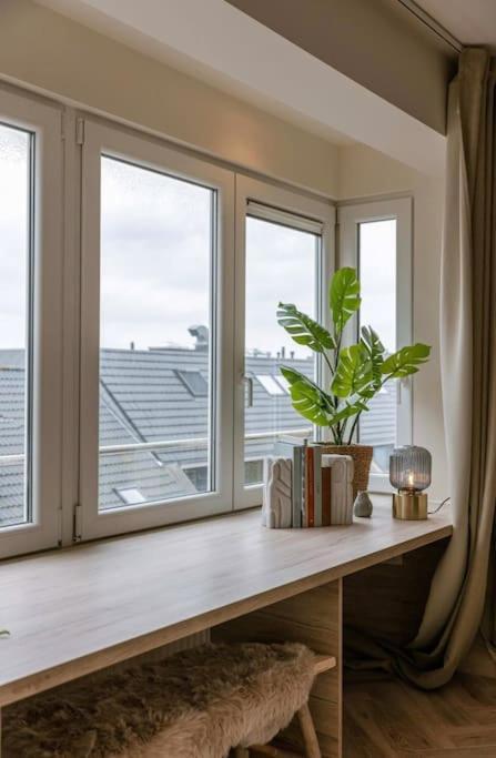 Juan - Stijlvol Appartement Met Uitzicht Op De Kaai Ostende Exterior foto